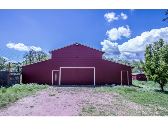 Horse Barn, 2500 sf