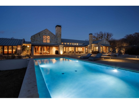 Infinity Pool View & Backyard Oasis