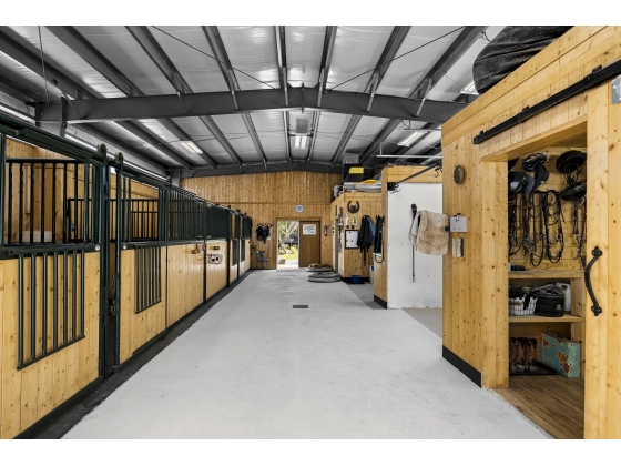 4-stall Barn